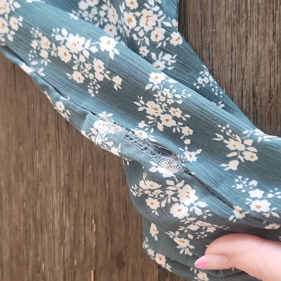 AS IS Floral romper - Picture 8 of 11